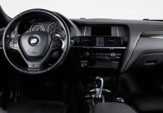 Подержанный автомобиль BMW X4 2015 года (12 фото)