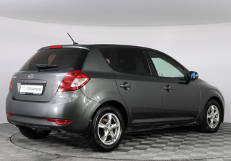 Подержанный автомобиль Kia Ceed Hatchback 2010 года (3 фото)