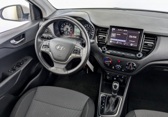 Подержанный автомобиль Hyundai Solaris Sedan 2021 года (28 фото)