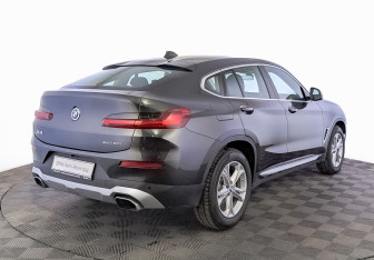 Подержанный автомобиль BMW X4 2021 года (5 фото)