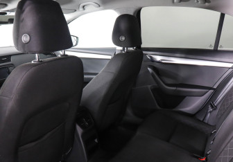 Подержанный автомобиль Skoda Octavia Liftback 2019 года (12 фото)