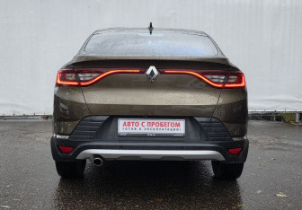 Подержанный автомобиль Renault Arkana 2021 года (6 фото)
