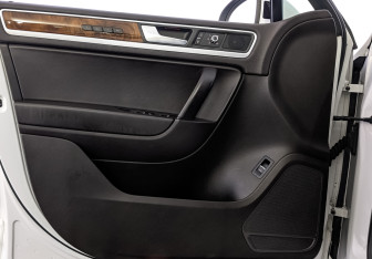Подержанный автомобиль Volkswagen Touareg 2013 года (19 фото)
