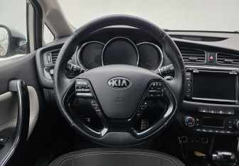 Подержанный автомобиль Kia Ceed Wagon 2012 года (12 фото)