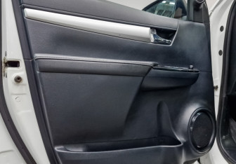 Подержанный автомобиль Toyota Hilux 2017 года (18 фото)