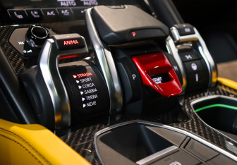 Подержанный автомобиль Lamborghini Urus 2022 года (18 фото)