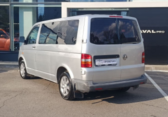 Подержанный автомобиль Volkswagen Transporter Minivan 2007 года (7 фото)