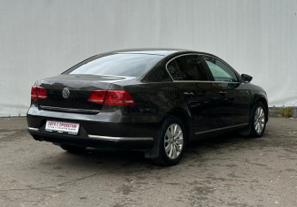 Подержанный автомобиль Volkswagen Passat Sedan 2012 года (5 фото)