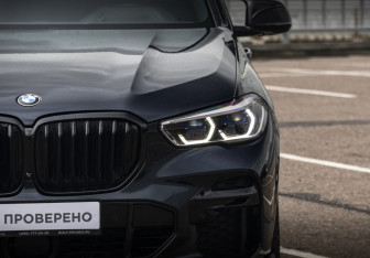Подержанный автомобиль BMW X5 2022 года (5 фото)