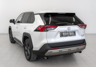 Подержанный автомобиль Toyota RAV4 2022 года (7 фото)