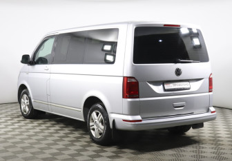 Подержанный автомобиль Volkswagen Caravelle 2015 года (7 фото)