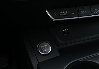 Подержанный автомобиль Audi A4 Sedan 2020 года (17 фото)