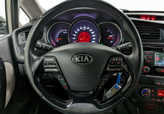 Подержанный автомобиль Kia Ceed Wagon 2014 года (24 фото)