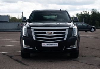 Подержанный автомобиль Cadillac Escalade Suv 2016 года (2 фото)