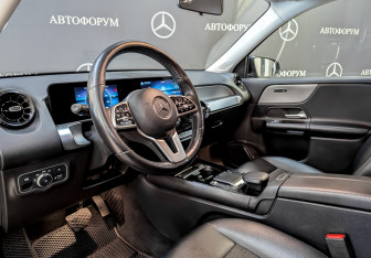 Подержанный автомобиль Mercedes-Benz GLB 2021 года (16 фото)