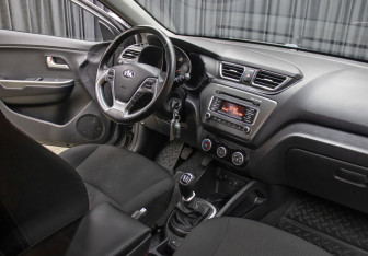 Подержанный автомобиль Kia Rio Sedan 2015 года (11 фото)
