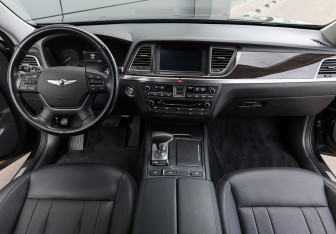 Подержанный автомобиль Genesis G80 2017 года (14 фото)