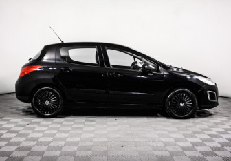 Подержанный автомобиль Peugeot 308 Hatchback 2012 года (4 фото)