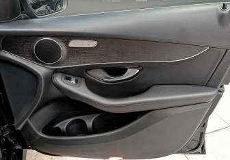 Подержанный автомобиль Mercedes-Benz GLC Coupe 2022 года (25 фото)