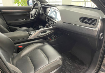 Подержанный автомобиль Geely Tugella 2022 года (10 фото)