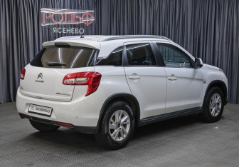 Подержанный автомобиль Citroen C4 Aircross 2014 года (5 фото)