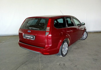 Подержанный автомобиль Ford Focus Wagon 2008 года (6 фото)