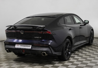 Подержанный автомобиль Changan UNI-V 2023 года (5 фото)