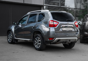 Подержанный автомобиль Nissan Terrano 2014 года (6 фото)