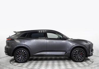 Подержанный автомобиль Changan UNI-K 2023 года (4 фото)