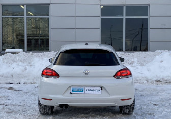 Подержанный автомобиль Volkswagen Scirocco 2011 года (7 фото)