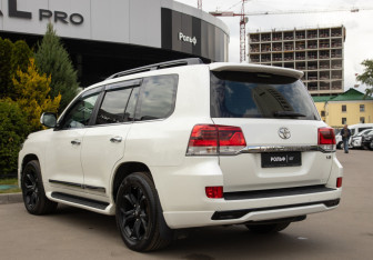 Подержанный автомобиль Toyota Land Cruiser Suv 2018 года (5 фото)