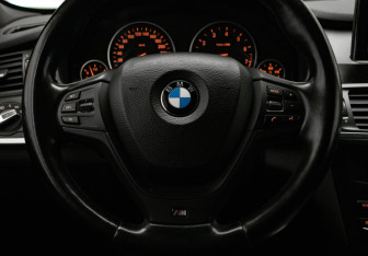 Подержанный автомобиль BMW X3 2012 года (10 фото)