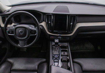 Подержанный автомобиль Volvo XC60 2021 года (13 фото)