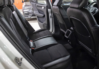 Подержанный автомобиль Volvo XC40 2019 года (12 фото)