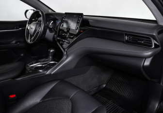 Подержанный автомобиль Toyota Camry Sedan 2021 года (10 фото)