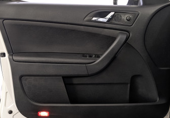 Подержанный автомобиль Skoda Yeti 2015 года (19 фото)