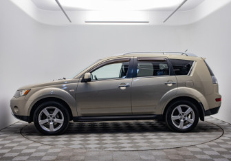 Подержанный автомобиль Mitsubishi Outlander 2008 года (8 фото)