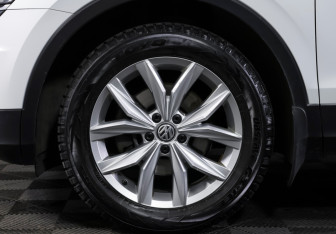 Подержанный автомобиль Volkswagen Tiguan 2017 года (23 фото)