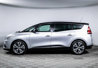Подержанный автомобиль Renault Scenic 2018 года (8 фото)