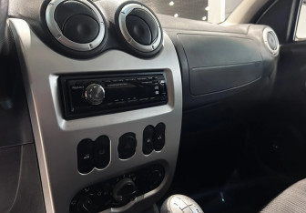 Подержанный автомобиль Renault Sandero 2011 года (11 фото)