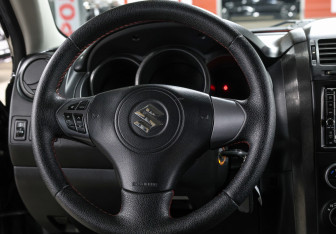 Подержанный автомобиль Suzuki Grand Vitara 2008 года (17 фото)