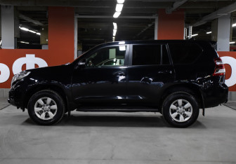 Подержанный автомобиль Toyota Land Cruiser Prado 2017 года (8 фото)