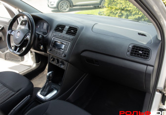 Подержанный автомобиль Volkswagen Polo Sedan 2018 года (7 фото)