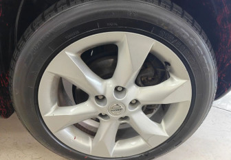Подержанный автомобиль Nissan Juke 2012 года (9 фото)