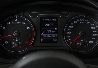 Подержанный автомобиль Audi Q3 2014 года (10 фото)