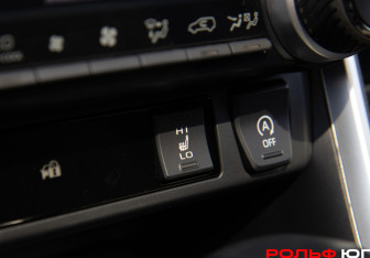 Подержанный автомобиль Toyota RAV4 2025 года (20 фото)