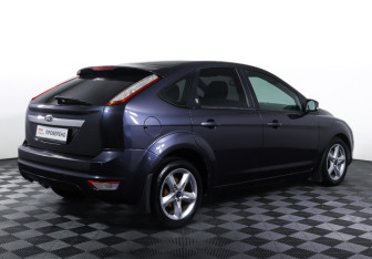 Подержанный автомобиль Ford Focus Hatchback 2008 года (5 фото)