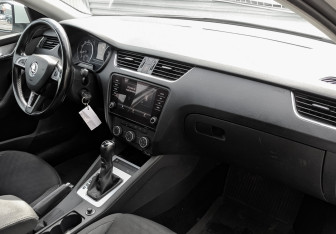 Подержанный автомобиль Skoda Octavia Liftback 2020 года (12 фото)