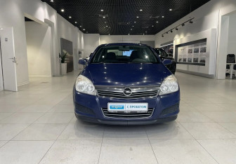 Подержанный автомобиль Opel Astra Sedan 2008 года (2 фото)