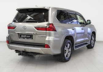 Подержанный автомобиль Lexus LX 2019 года (5 фото)
